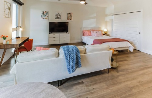 City Park West Apartment | Luxury Apartment with Pool, Gym & Central location