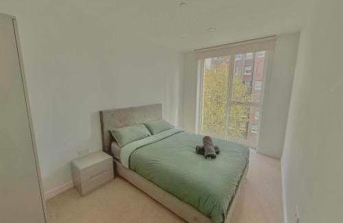 Elephant and Castle Apartment | Luxury Apartment with Private Balcony in Zone 1