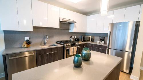 Downtown Apartment | Luxury Apt with Pool and Gym