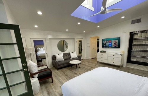 Lamanda Park House | Luxury Artist Retreat Pasadena Guesthouse
