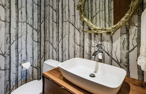 Colling Woodlands Ski Chalet | Luxury at the bottom of Osler Bluff Ski Club!