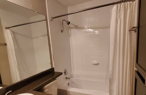 North Druid Hills House | Luxury Atlanta getaway*King bed*SmartTV*Wi-fi*Pool