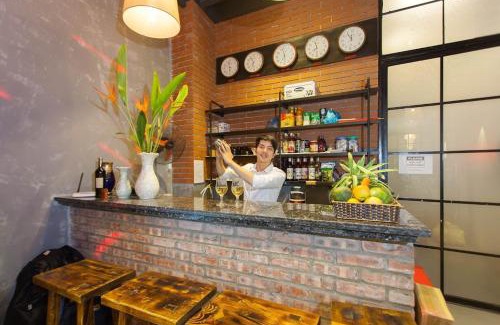 Hang Trong Hotel | Luxury Backpakers Hotel