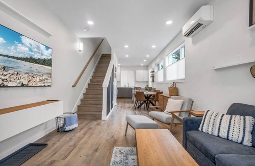 Ballard House | Luxury Ballard Townhome with Parking/Roofdeck