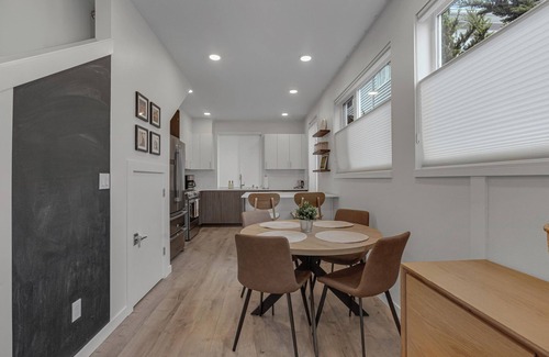 Ballard House | Luxury Ballard Townhome with Parking/Roofdeck