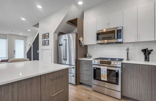 Ballard House | Luxury Ballard Townhome with Parking/Roofdeck