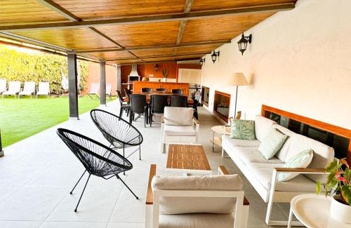 Arucas Villa | Luxury Banana Haven Villa with pool by CanaryScape