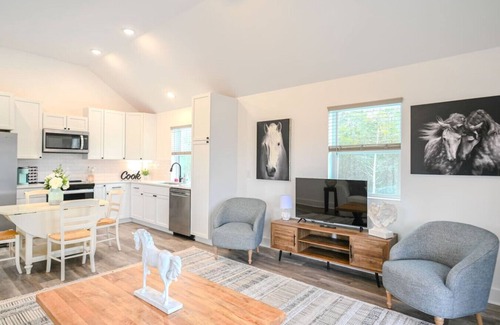 Kedron House | Luxury Barn Apartment: A Unique Equestrian Escape!