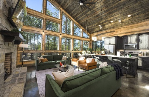 Pickens Cabin | Luxury Basecamp: Fire Pit, Games, Close to Trails
