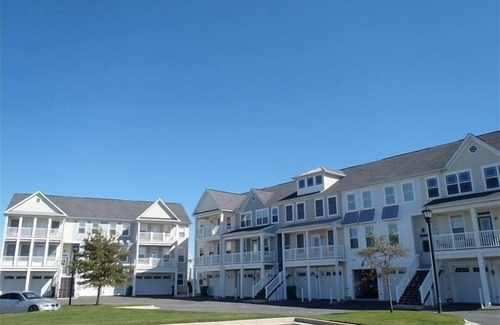West Ocean City House | LUXURY BAYHOUSE WITH PRIVATE DECKS IN SEMI-PRIVATE COMMUNITY