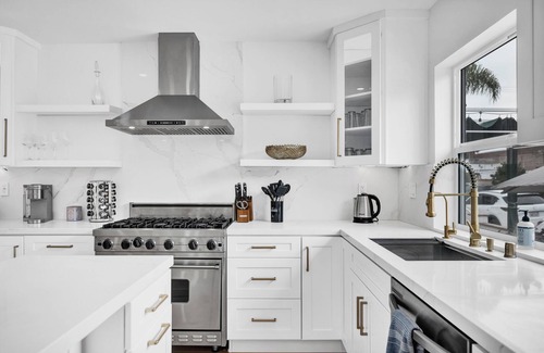 Belmont Shore House | Luxury Beach Bungalow in Belmont Shore