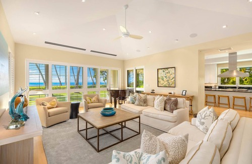 'Aina Haina House | Luxury Beach Estate w/ Pool & Private Sandy Stretch Overlooking Maunalua Bay