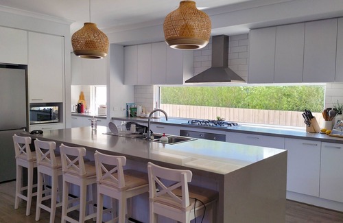 Indented Head House | Luxury Beach house double story sleeps 14 - 2 minutes to beach