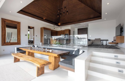Governor's Harbour House | Luxury Beachfront Estate w/Htd Pool, Prime Banks Rd Location. Walk to Tippys!