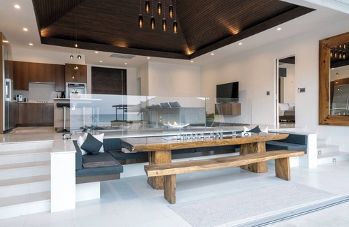Governor's Harbour House | Luxury Beachfront Estate w/Htd Pool, Prime Banks Rd Location. Walk to Tippys!
