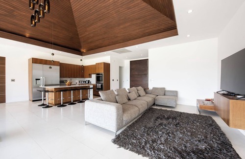 Governor's Harbour House | Luxury Beachfront Estate w/Htd Pool, Prime Banks Rd Location. Walk to Tippys!