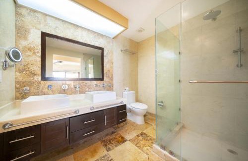 Downtown Apartment | Luxury beachfront Condo with 3 Bedrooms & Ocean View - El Faro Residences - Reef 301