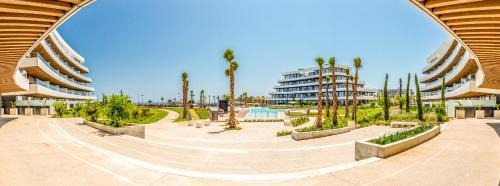 Torremolinos Apartment | Luxury beachfront 3BR in Nereidas with Pools Spa Gym