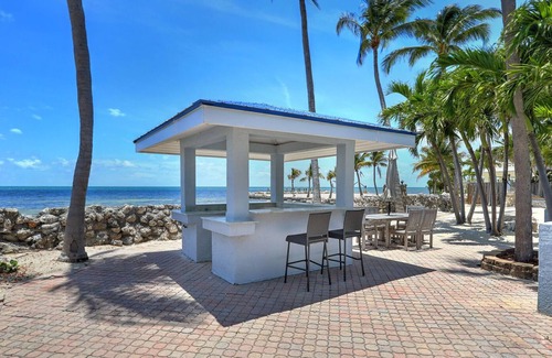 Lower Matecumbe Key House | Luxury beachfront home with pool in Islamorada