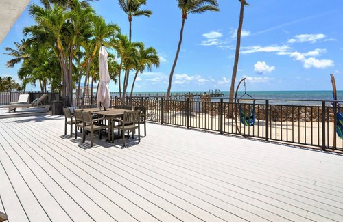 Lower Matecumbe Key House | Luxury beachfront home with pool in Islamorada