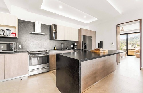 San Francisco Condo | Luxury Beachfront 3 Bedroom Dual Unit with Ocean View