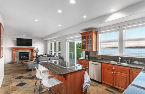 Camano Island House | Luxury Beachfront Retreat w/Hot Tub, Fireplaces, Patio, Easy Beach Access