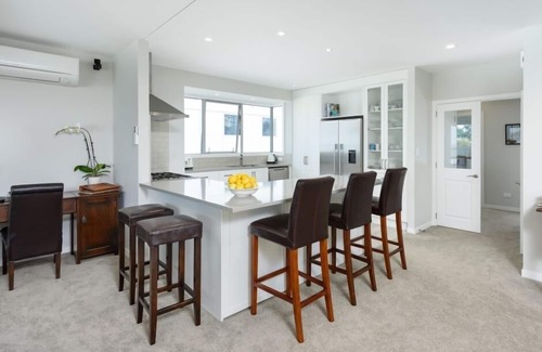 Omanu House | Luxury Beachfront with 180 degree views