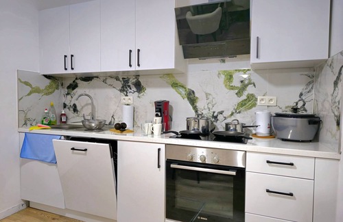 Brussels House | Luxury Beds & Fully Stock Kitchen, 5 Minutes Away From the Brussels Centrum