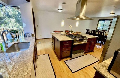 Cougar Mountain House | Luxury Bellevue 5 bedroom home