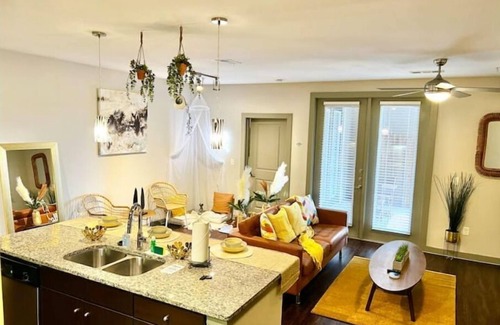 Houston Apartment | Luxury BOHO Abode! 2BD/2Bath; Galleria/Downtown