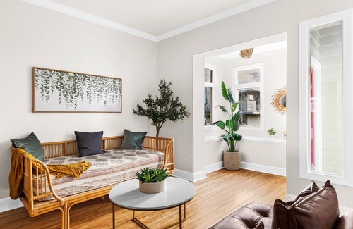 Forest Park House | Luxury BOHO Highland Park Townhouse