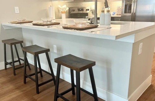 Fort Worth Apartment | Luxury Boho | Luxury Pool | 15 min to Downtown
