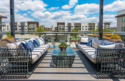Fort Worth Apartment | Luxury Boho | Luxury Pool | 15 min to Downtown