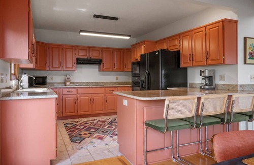 Maggie Valley House | Luxury BoHo/Rustic 5 BR, 4 1/2 BA, 3 FPLC, 2 Fire Tables, Hot Tub