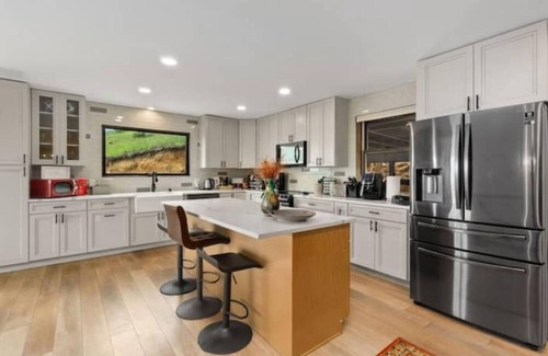 Sugarloaf House | Luxury Boulder View Retreat with spectacular views