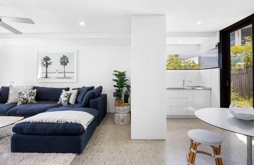 Sunshine Beach House | Luxury & Breathtaking Views for Families