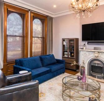 Downtown Cincinnati House | Luxury Brownstone - Walk to ALL - Washington Park