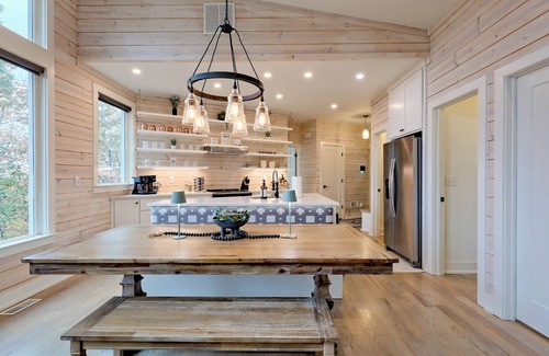 Clayton House | Luxury Bungalow with Mountain Views From Every Room 5 Minutes From Downtown