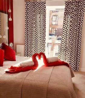 Bordesley Apartment | Luxury Business Apartment with Patio by Ah! Living - Birmingham City Centre