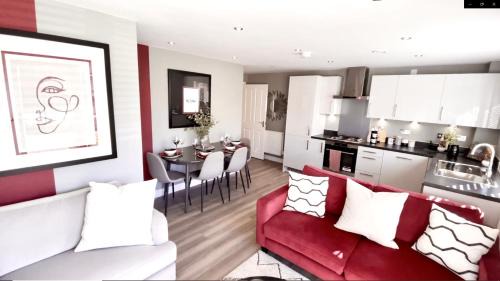 Bordesley Apartment | Luxury Business Apartment with Patio by Ah! Living - Birmingham City Centre
