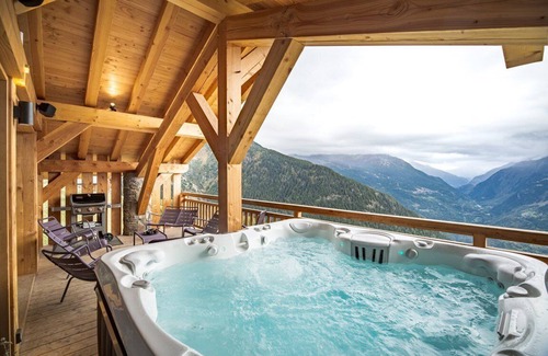 Les Eucherts Ski Chalet | LUXURY CHALET WITH SPA