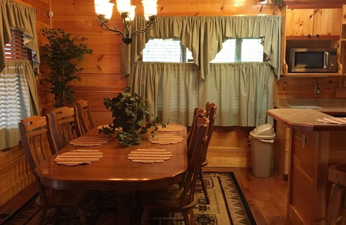 Gatlinburg - Pigeon Forge Cabin | Luxury Cabin, 4 BD/4BA Suites,Half Bath, Game RM, Media RM, Fireplaces, Hot Tub
