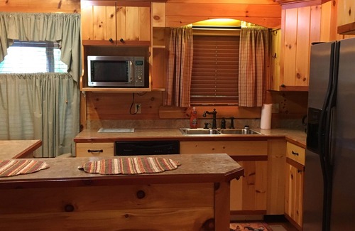 Gatlinburg - Pigeon Forge Cabin | Luxury Cabin, 4 BD/4BA Suites,Half Bath, Game RM, Media RM, Fireplaces, Hot Tub