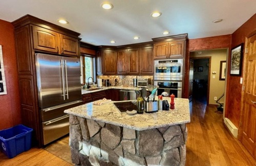 Allenspark House | Luxury Cabin Backs Nat'l Forest– 5 Min to RMNP Wild Basin: Hike, Fish, Wildlife!