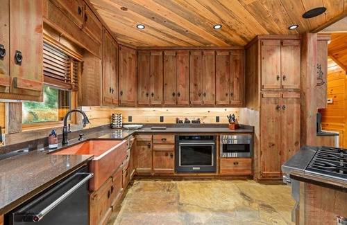 Morganton Cabin | Luxury Cabin by the Lake in the Mountains of GA - Now with High-Speed STARLINK!
