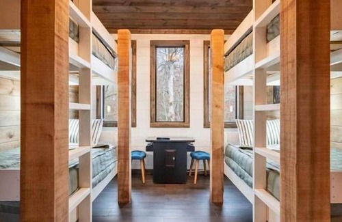 Broken Bow House | Luxury Cabin Getaway! Hot tub, Pet Friendly, Foosball & More