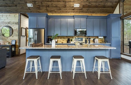 Broken Bow House | Luxury Cabin Getaway! Hot tub, Pet Friendly, Foosball & More