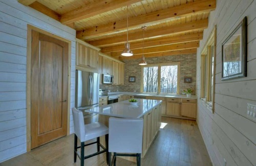 Mineral Bluff Cabin | Luxury Cabin/Hot Tub/Mountain Views/Secluded