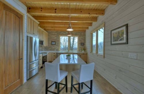 Mineral Bluff Cabin | Luxury Cabin/Hot Tub/Mountain Views/Secluded