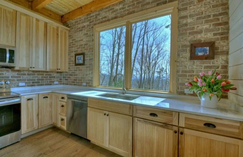 Mineral Bluff Cabin | Luxury Cabin/Hot Tub/Mountain Views/Secluded